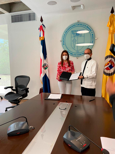 Firma convenio Pontificia y UniversitasXXI