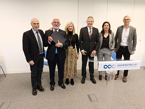 Imagen de los participantes en el acto